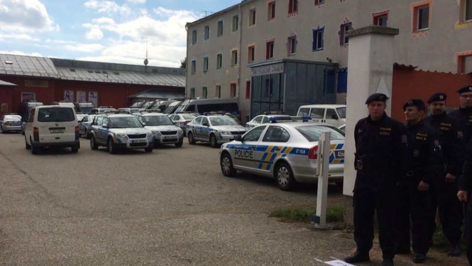 Společné cvičení policie a armády na jihočeském hraničním přechodu Dolní Dvořiště 