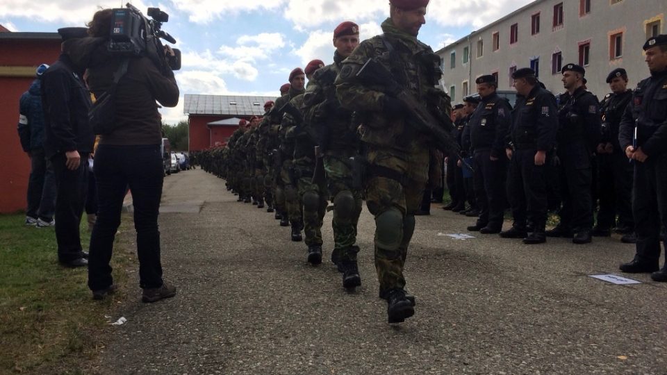 Společné cvičení policie a armády na jihočeském hraničním přechodu Dolní Dvořiště 