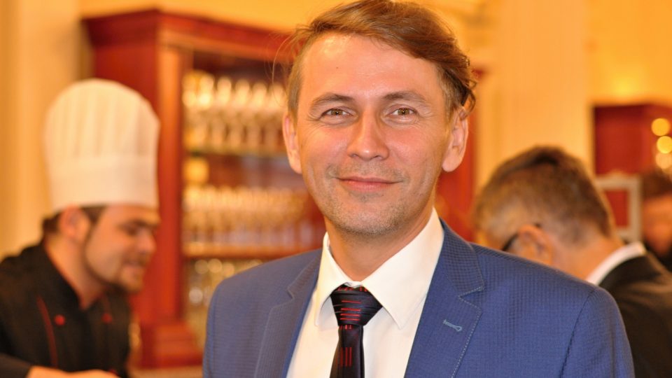 Moderátor Petr Zajíček.