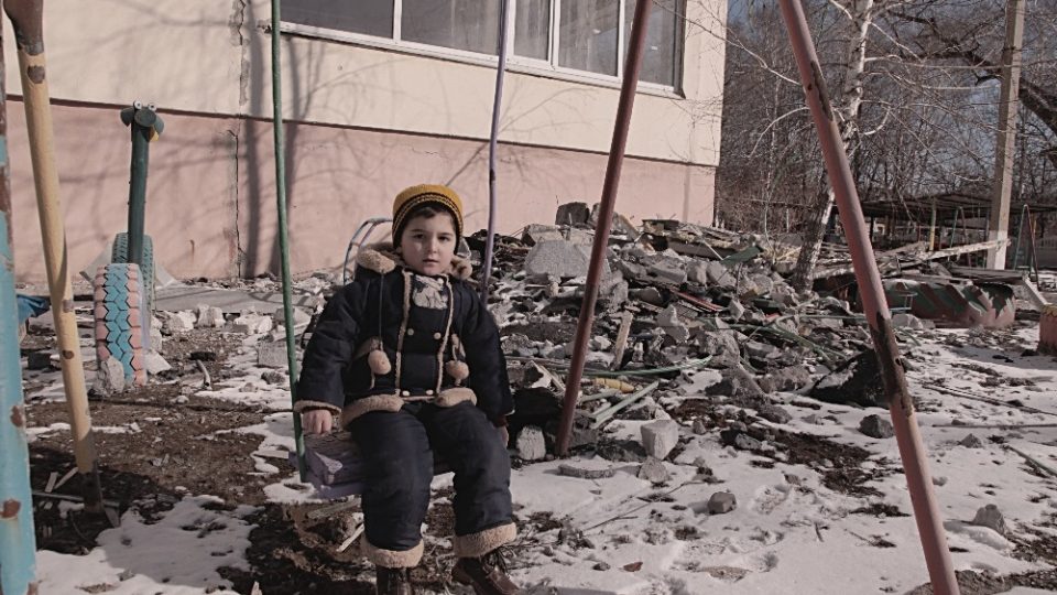 Z dokumentu Donbas - a svět na nás zapomněl
