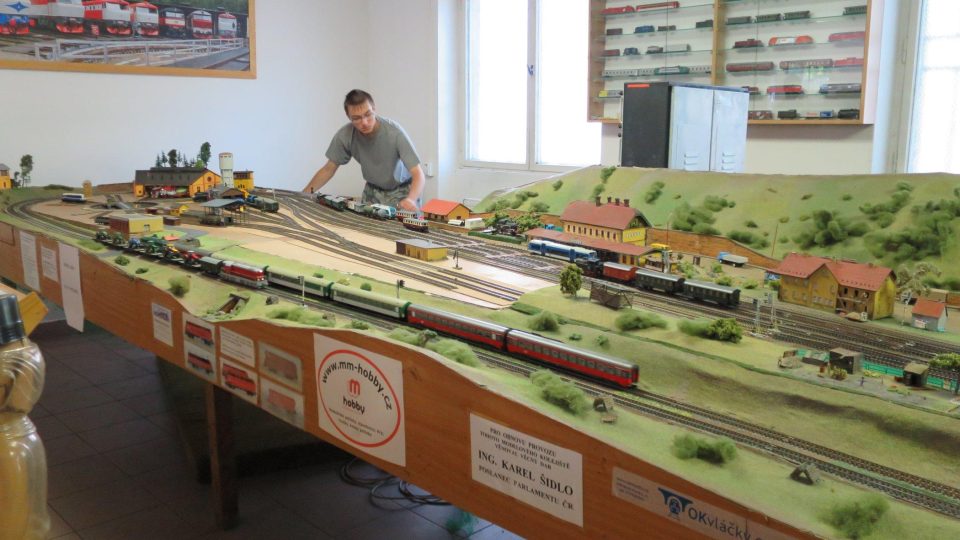 Vnitřní expozice s modely železnice