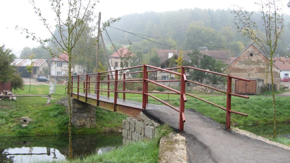 Můstek přes říčku Brtničku Na Podmoklí