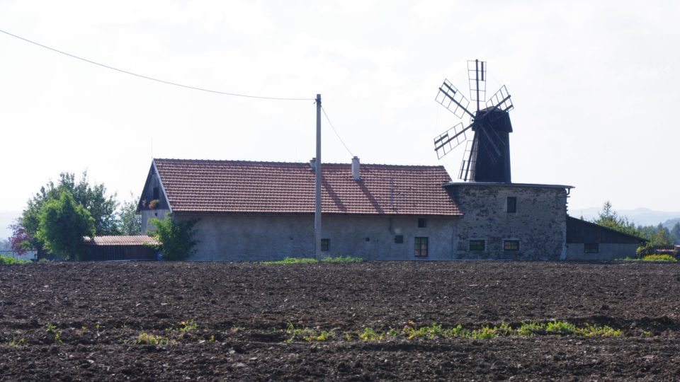 Větrný mlýn v Hačkách