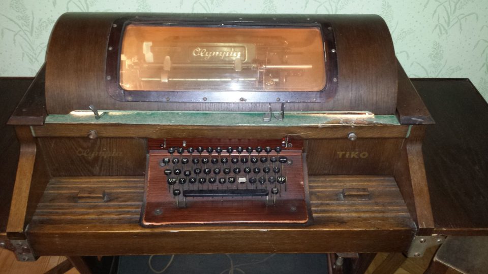 Elektrický psací stroj v klášterní expozici
