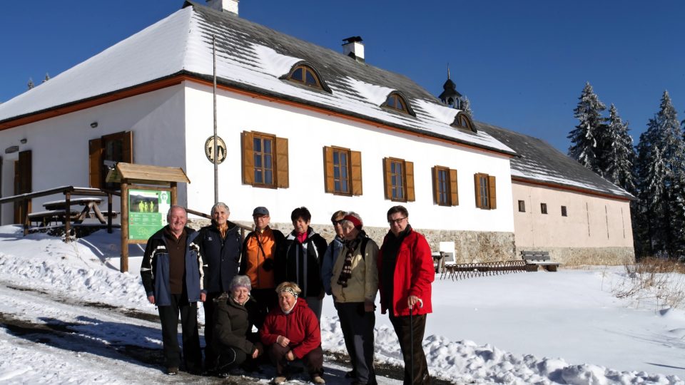 Členové Občanského sdružení Karel Klostermann - spisovatel Šumavy  na Březníku