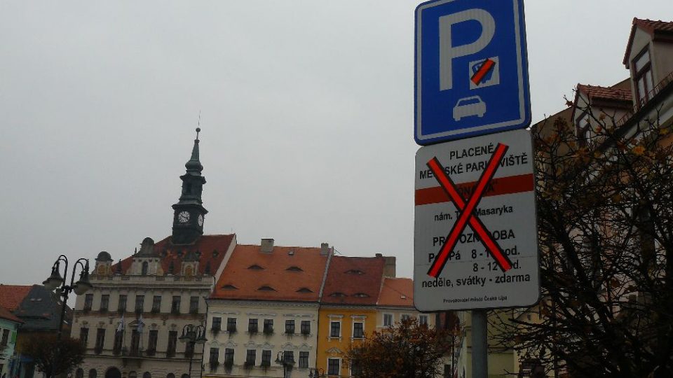 Současné značení parkování na českolipském náměstí