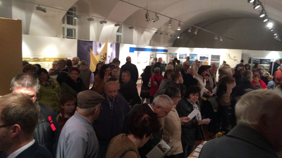 Vernisáž výstavy o J. Payerovi přilákala desítky lidí