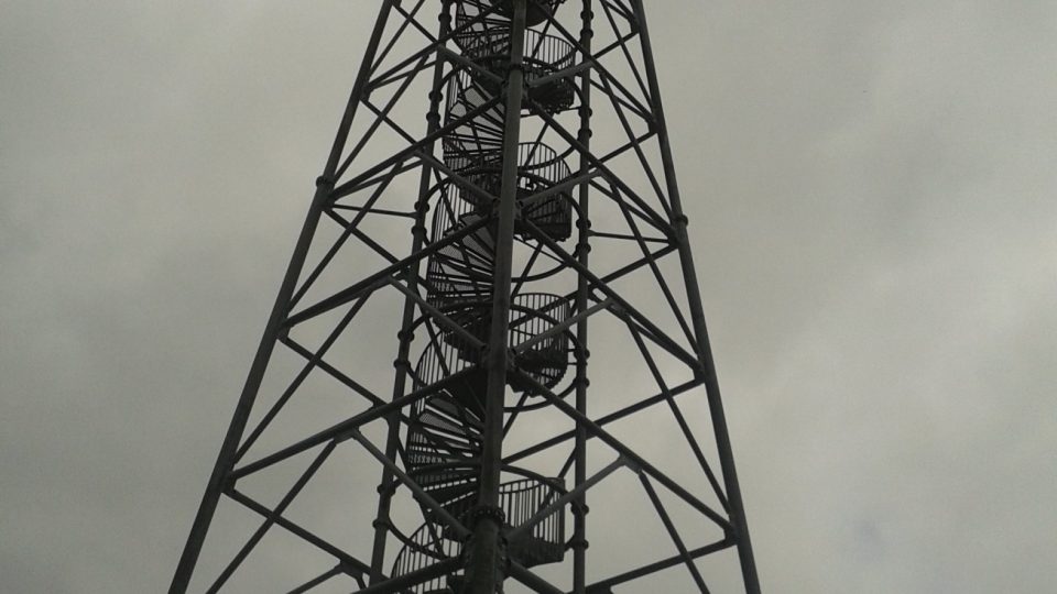 Rozhledna v Novém Poddvorově má tvar těžební ropné věže