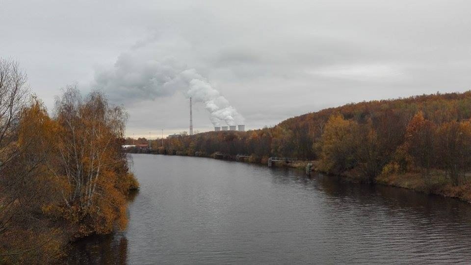 Pohled na elektrárnu směrem od přístavu