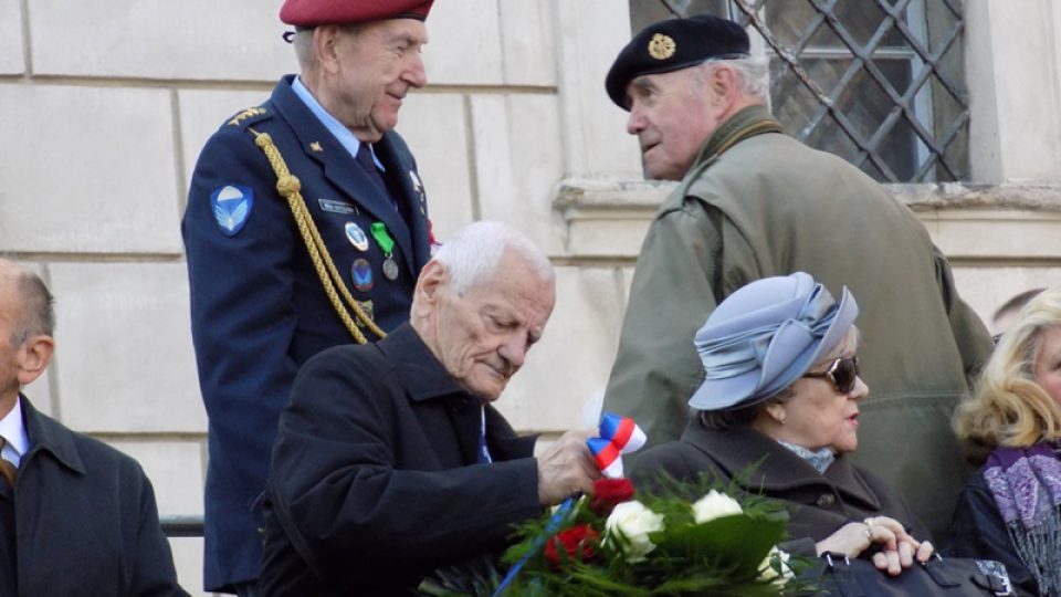 Na odhalení pomníku přišli zástupci všech generací i bojovníci za svobodu