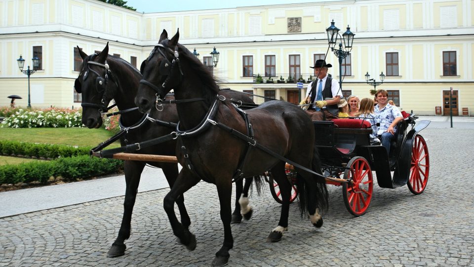 Na zámku Fryštát se můžete projet i kočárem