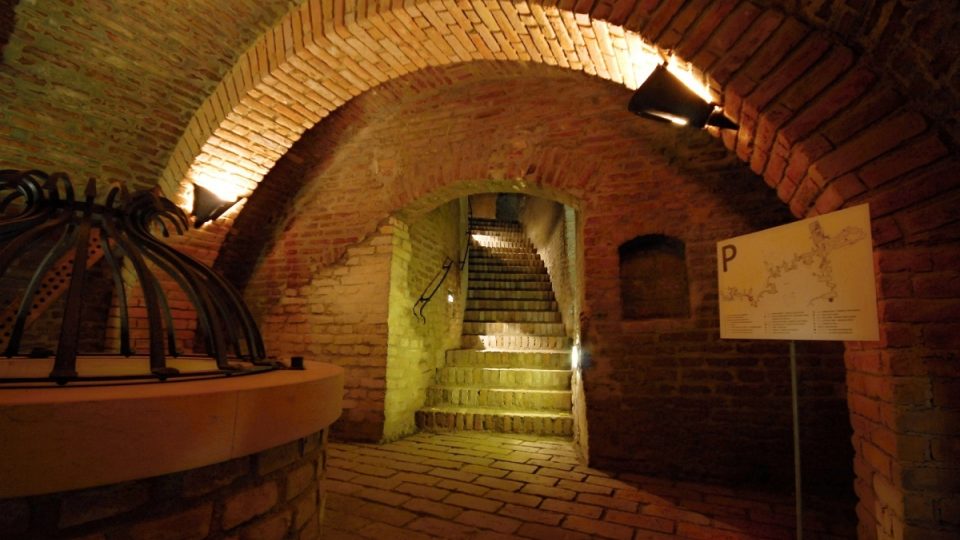 Návštěvníci podzemí musí počítat s častým kličkováním a chůzí po schodech