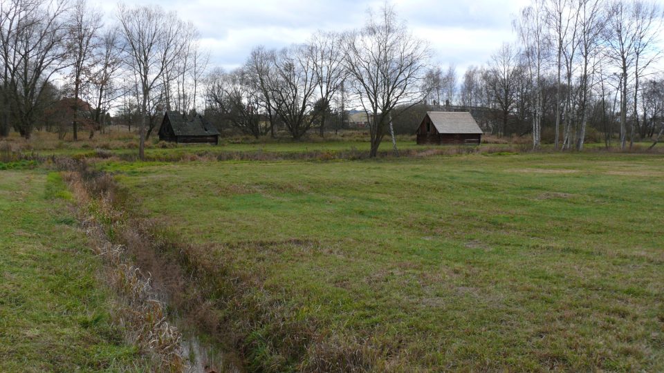 Neobvyklé stavby připomínají obydlí prvních osadníků na divokém Západě 