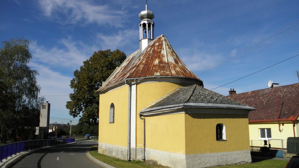 Kaple v Břevenci, kde se skrývá mlýnský kámen