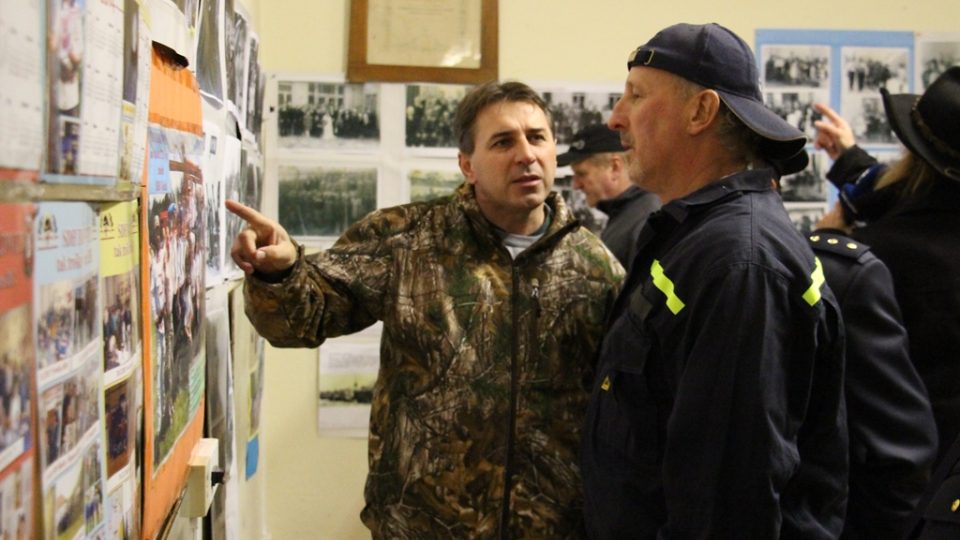 SDH Tažovice bojuje v soutěži Dobráci roku. Historii sboru připomíná sbírka fotografií a dalších dokumentů v budově bývalé školy