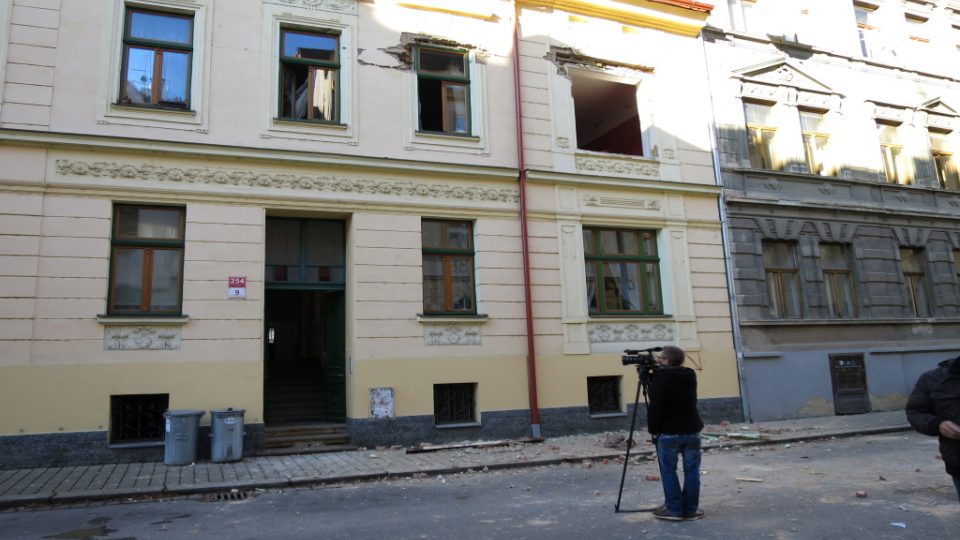 Výbuch tlakové nádoby s propanbutanem v centru Českých Budějovic