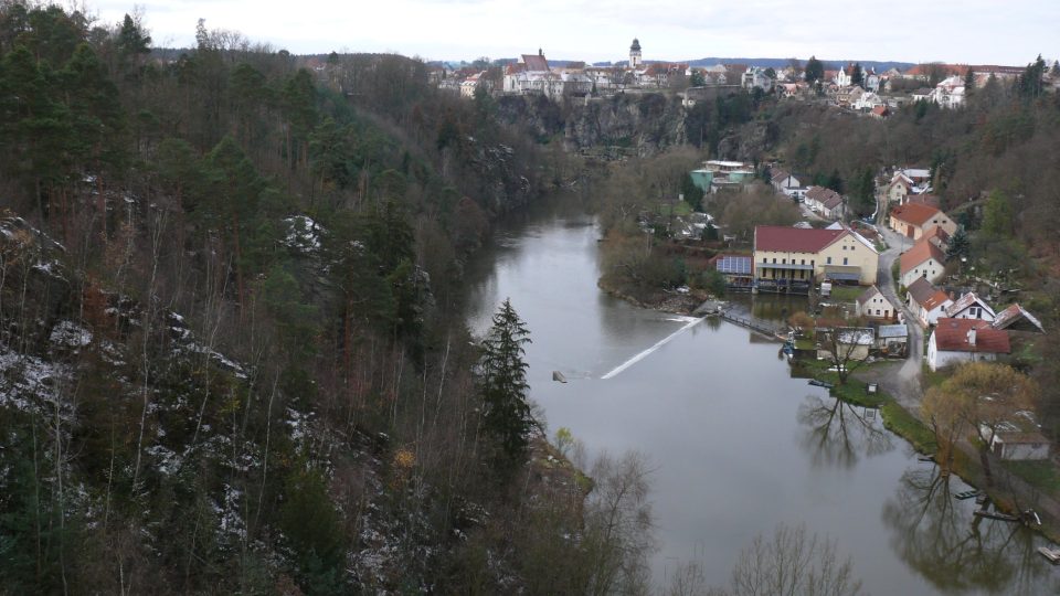 Bechyňské vyhlídky se nachází na levém břehu Lužnice, naproti městu