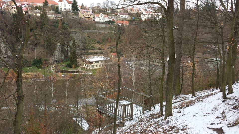 Pasovského vyhlídka, v pozadí Křižíkova vila