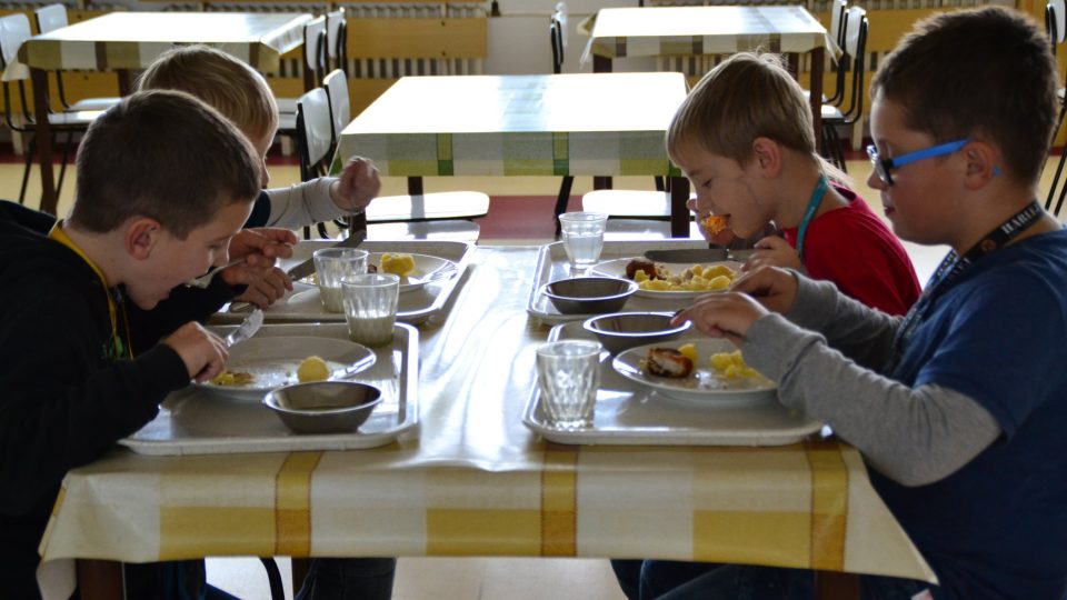 Děti si mohou jednou za měsíc i vybrat oběd na přání, který jim v kuchyni připraví