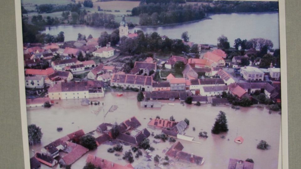 SDH Putim bojuje v soutěži Dobráci roku. Obec nejvíce trápí povodně, takto to vypadalo v Putimi v roce 2002