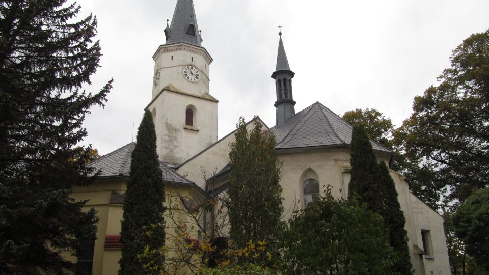 Farní kostel Narození Panny Marie kousek od náměstí