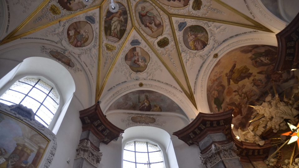 Strop barokní kaple ve Smiřicích
