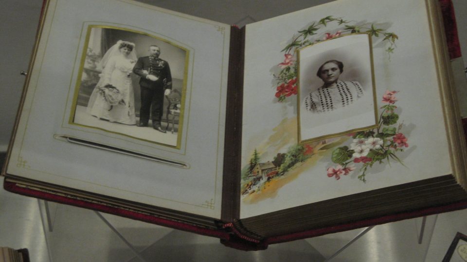 Rodinné fotoalbum bylo před 150 lety uměleckým dílem