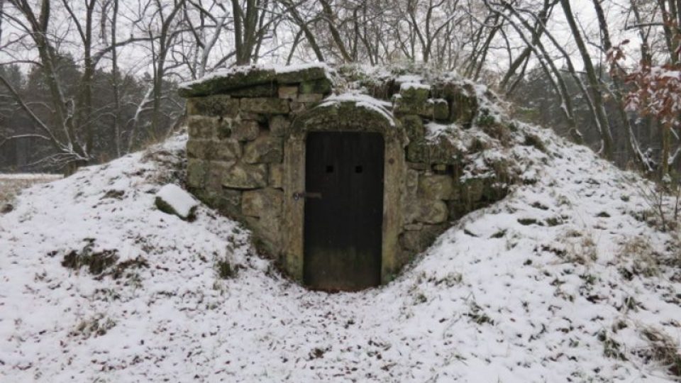 Vchod do bývalého sklapení na sklad potravin při hostinách