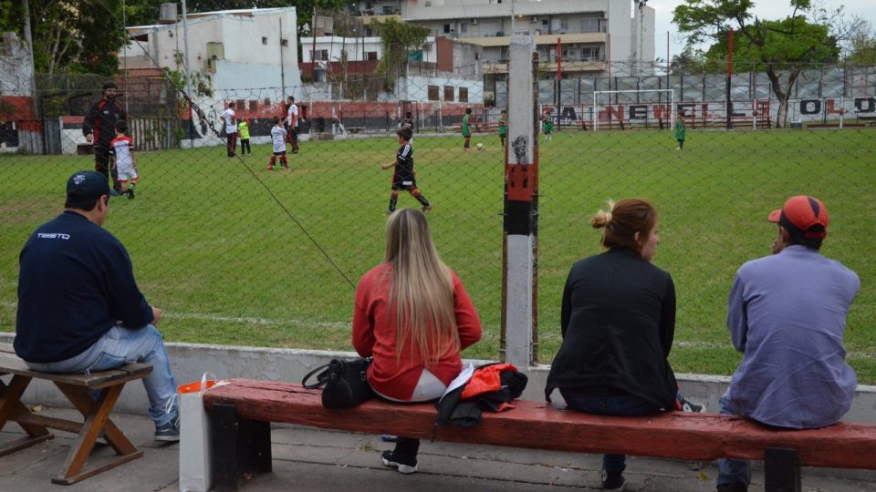 I rodiče tady připravují na život s fotbalem. Mottem školy NOB je Jsme škola života