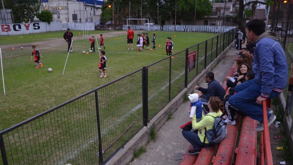 Rodiče na své děti nekřičí, netlačí je do lepších výkonů. Kdo by dělal problémy, musí ze školy ven