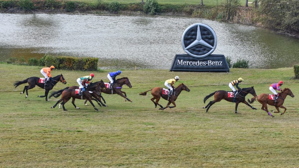 Rovinové dostihy se ve Slušovicích běhají od 900 do 3 900 metrů