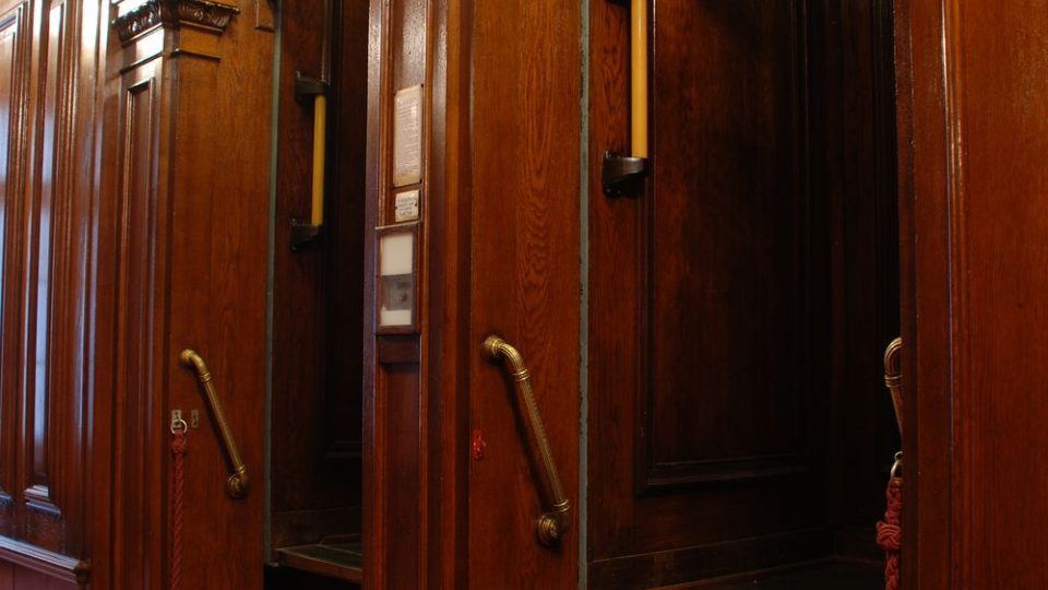 Oběžný výtah v Petschkově paláci 