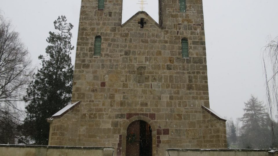 Jde jednak o architektonický skvost, ale zároveň i o baziliku, která je dodnes díky svému umístění velmi málo známá