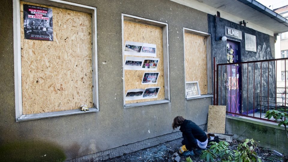 Sociální centrum Klinika v Praze 3 po útoku neznámých pachatelů
