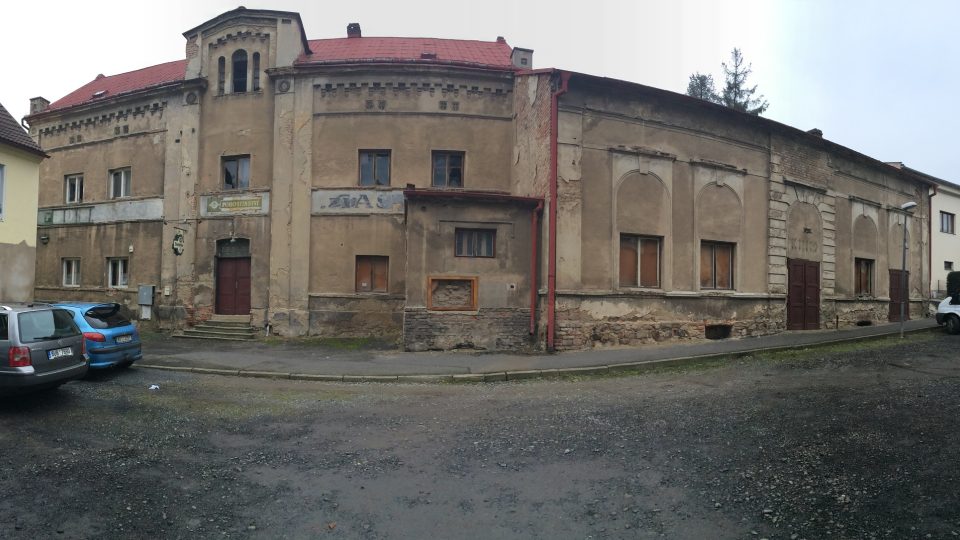 Budova bývalého kina a restaurace v Modlanech na Teplicku