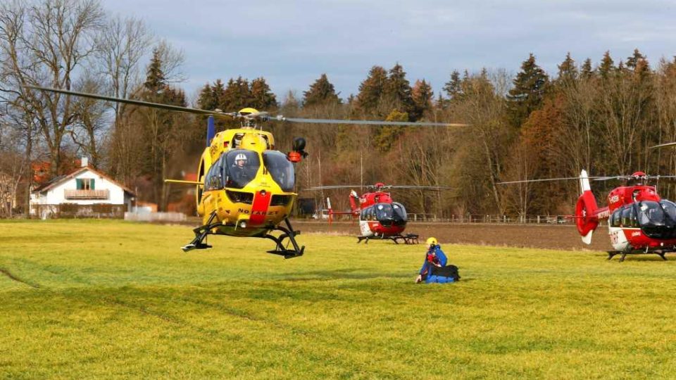 Několik mrtvých a těžce zraněných je po nehodě dvou vlaků nedaleko německého Mnichova