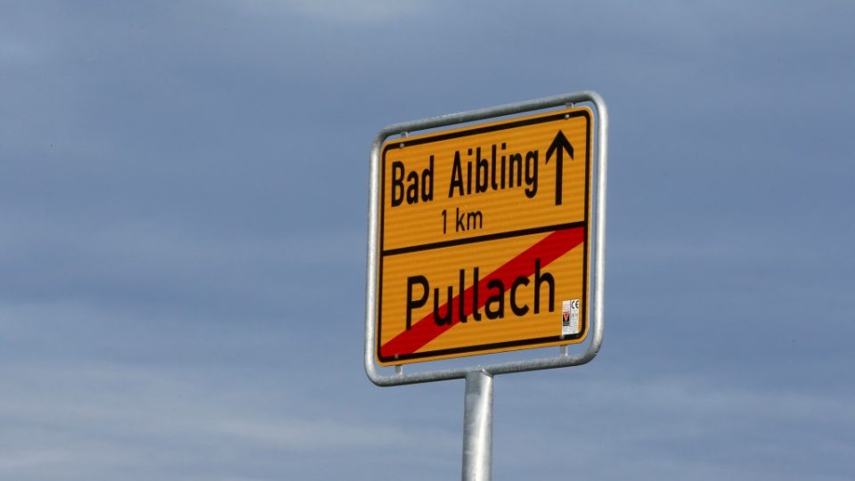 Několik mrtvých a těžce zraněných si vyžádala srážka dvou vlaků u bavorského městečka Bad Aibling