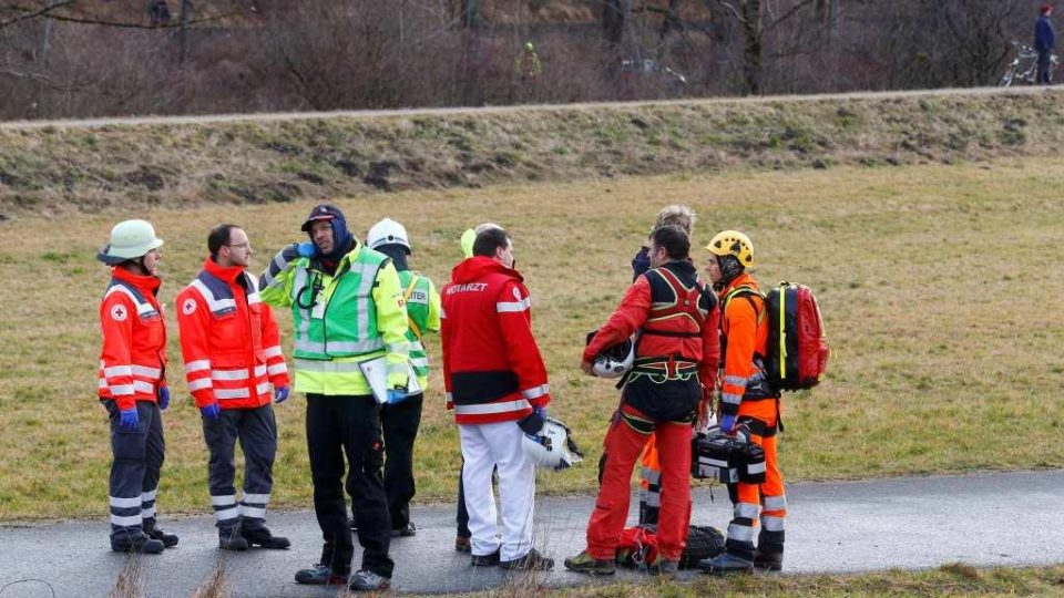 Několik mrtvých a těžce zraněných si vyžádala srážka dvou vlaků u bavorského městečka Bad Aibling