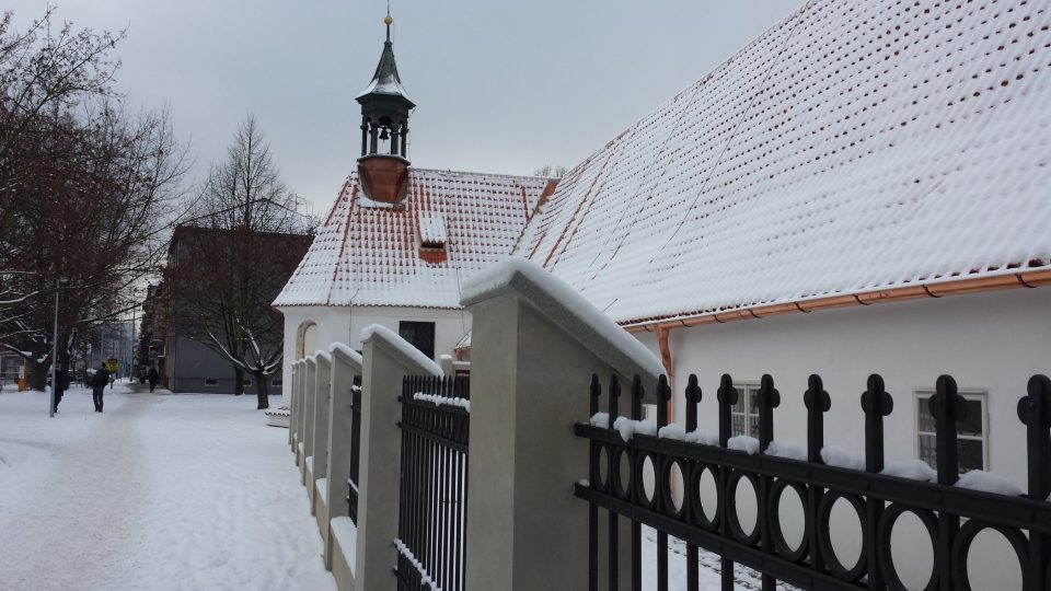 Středověký špitál vznikl sice na území Starého města, ale tak se označovala původní ves Budivojovice, vzdálená kilometr od městských hradeb