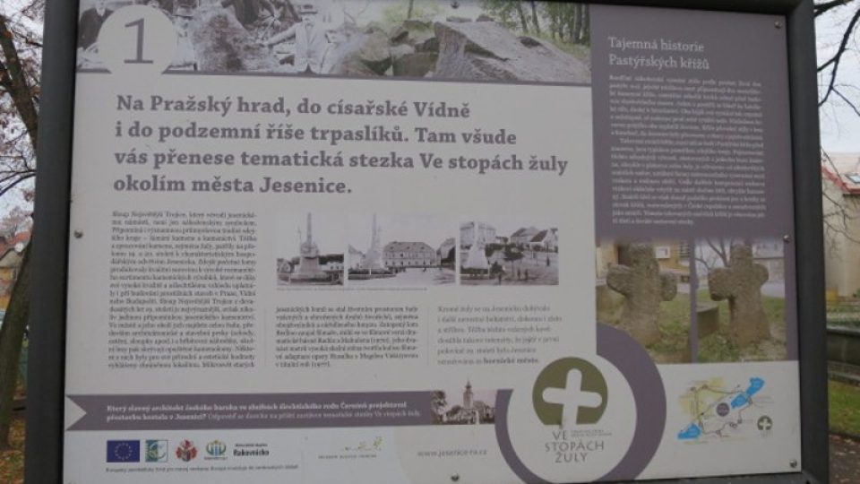 Úvodní tabule stezky na náměstí