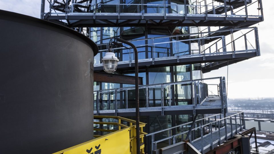Ostravská Bolt Tower připomíná šroub, který ladně levituje nad tunami železa