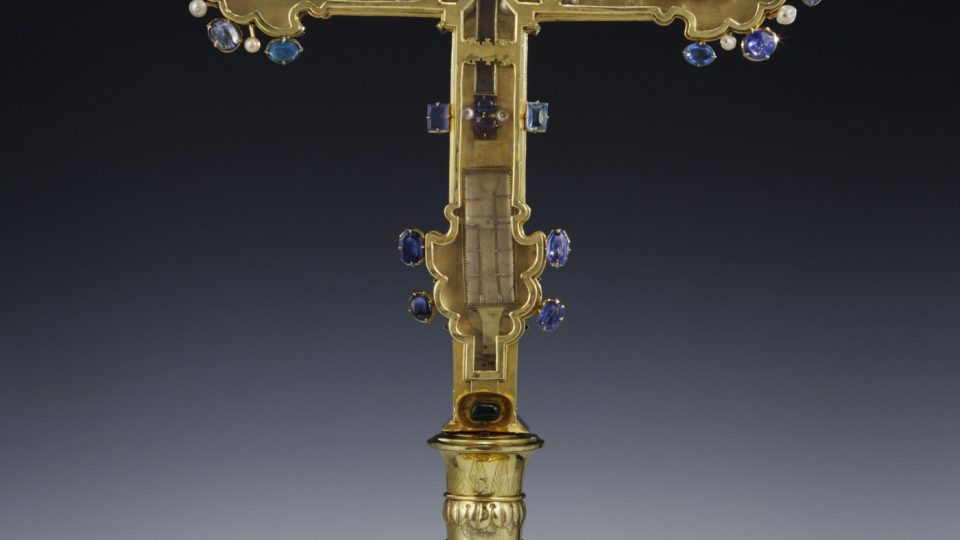 Zlatý relikviářový kříž, takzvaný korunovační, 60. - 70. léta 14. století