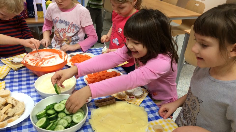 Děti ve škole v Tišnově připravovali snídani. A přemýšlely o tom, jak nebýt plýtváky