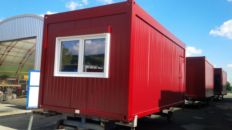V Supíkovicích vyrábějí kontejnery pro uprchlíky