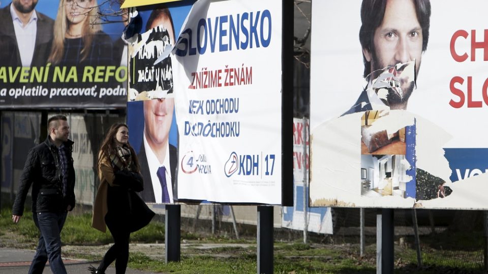 Na Slovensku se otevřely volební místnosti, Slováci volí nový parlament