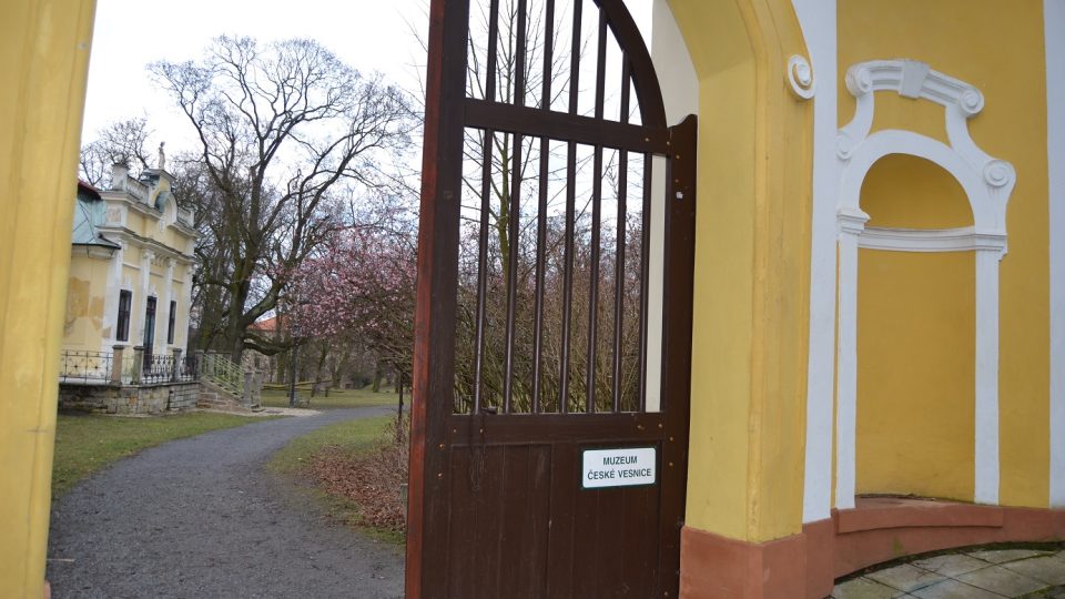 Peruc - vchod do Muzea české vesnice