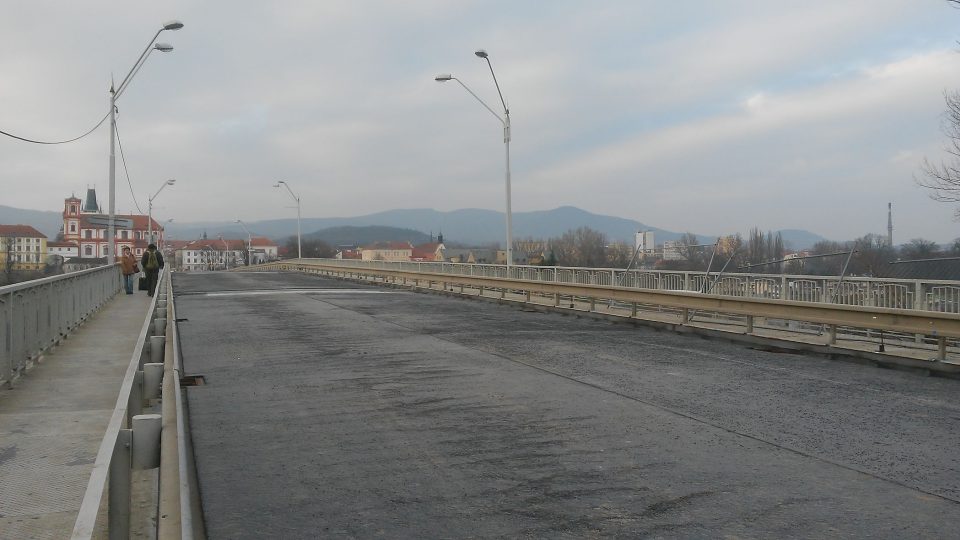 Oprava Tyršova mostu v Litoměřicích se protahuje