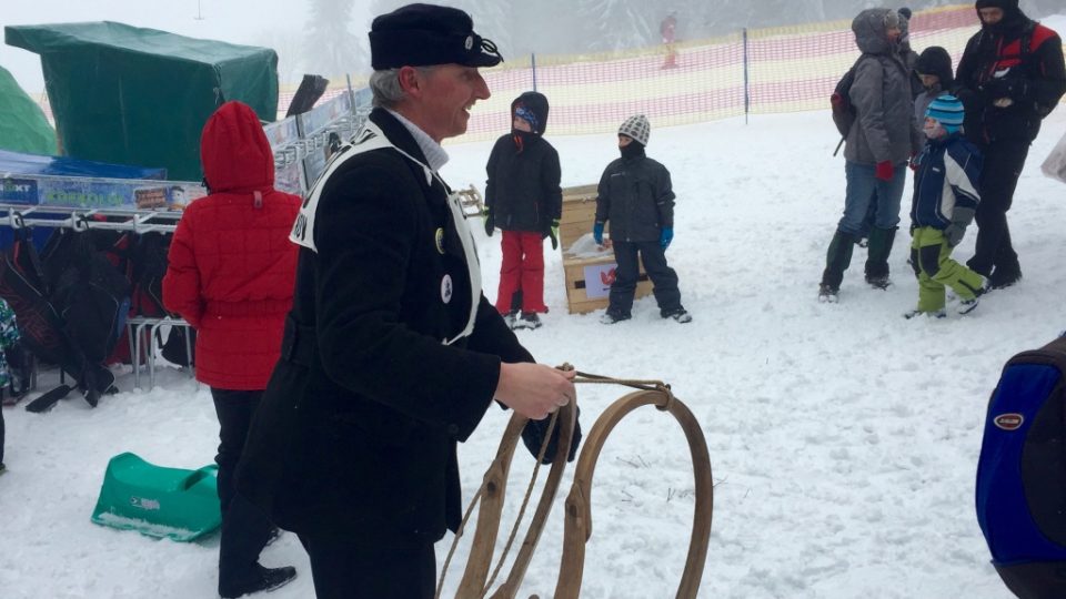 Krakonošovi lyžníci se saněmi