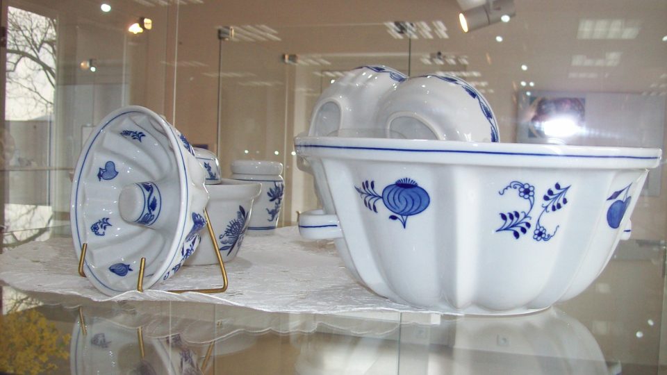 Krásu a poezii tradičních kraslic spojili v Dubí s porcelánem, který toto město proslavil, s takzvaným cibulákem
