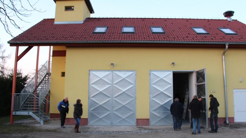 SDH Rudolfov bojuje v soutěži Dobráci roku. Zbrojnice stojí na navážce ze starého dolu SDH Rudolfov bojuje v soutěži Dobráci roku. Zbrojnice stojí na navážce ze starého dolu